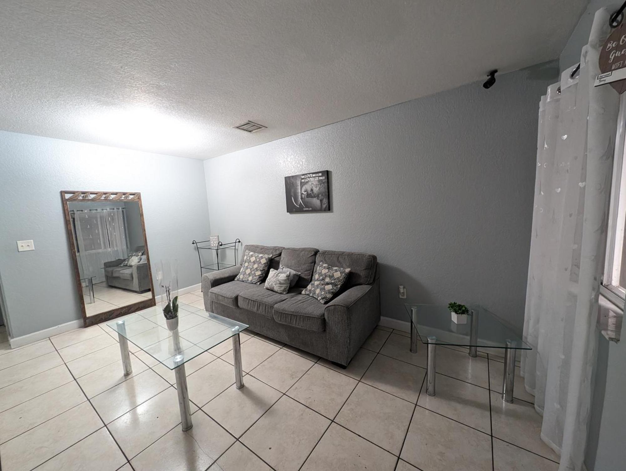 Ostello Milusol Miami Shores Esterno foto